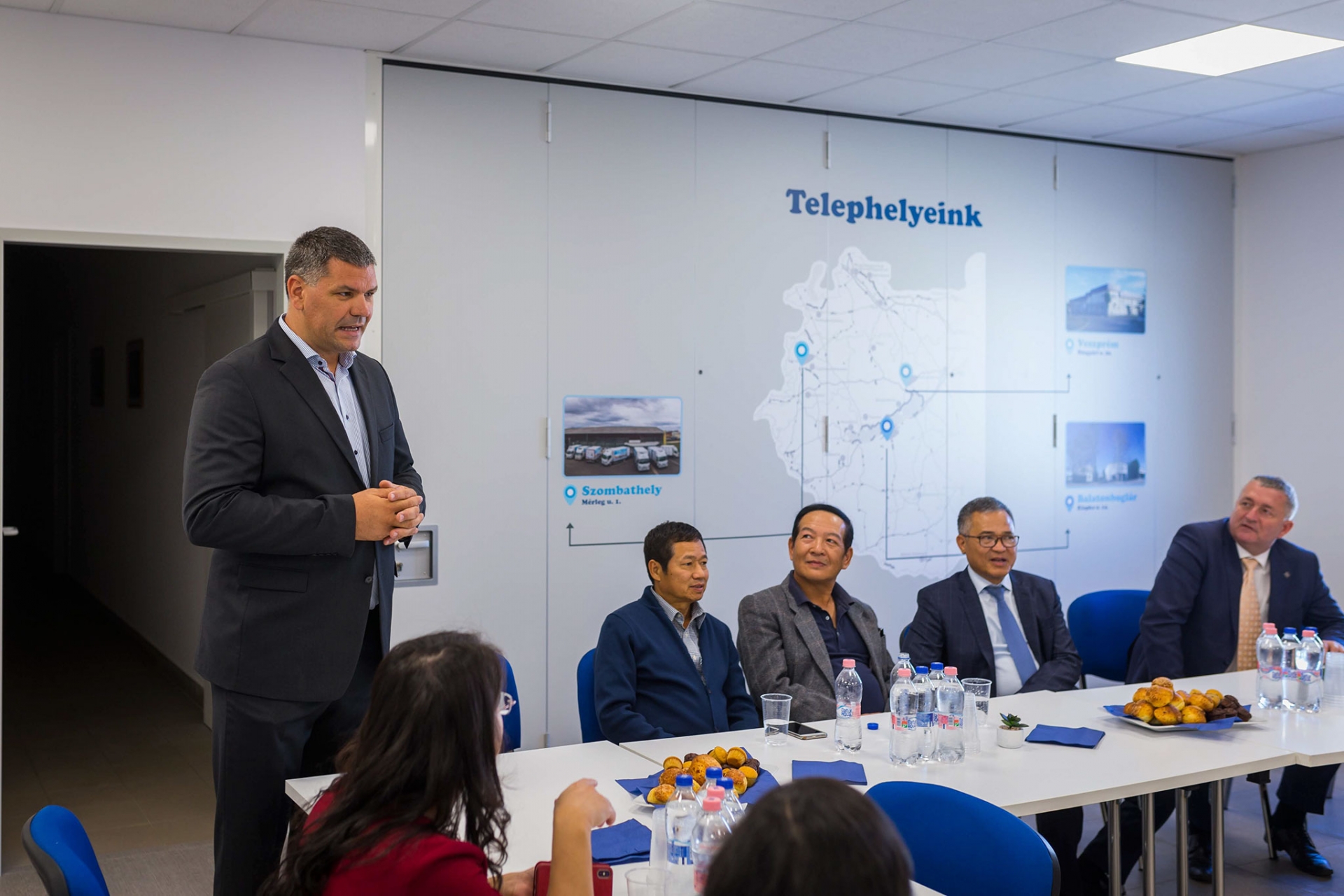 Đại sứ Nguyễn Tiến Thức thăm, làm việc tại Balatonboglar, Hungary