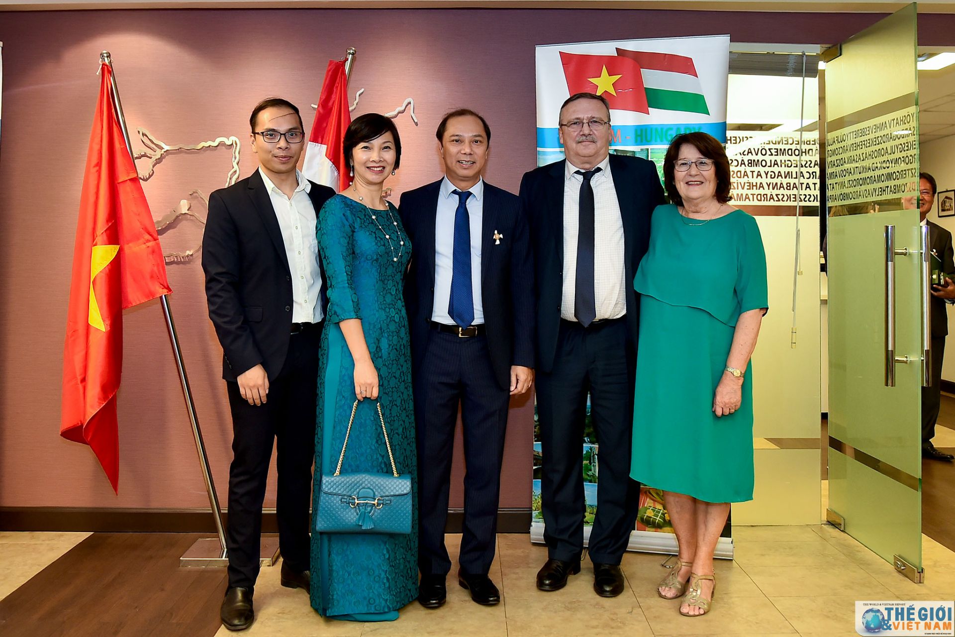 thu truong ngoai giao nguyen quoc dung nhan huan chuong chu thap do nha nuoc hungary phong tang