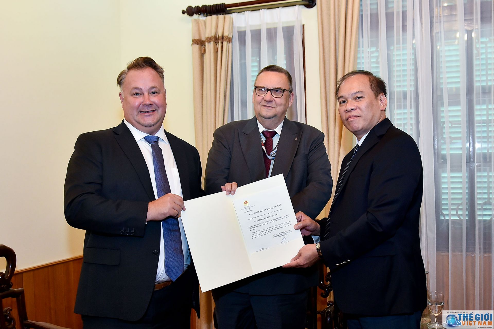 Trao Giấy chấp nhận lãnh sự danh dự Phần Lan tại TP. Hồ Chí Minh trao giay chap nhan lanh su danh du phan lan tai tp ho chi minh