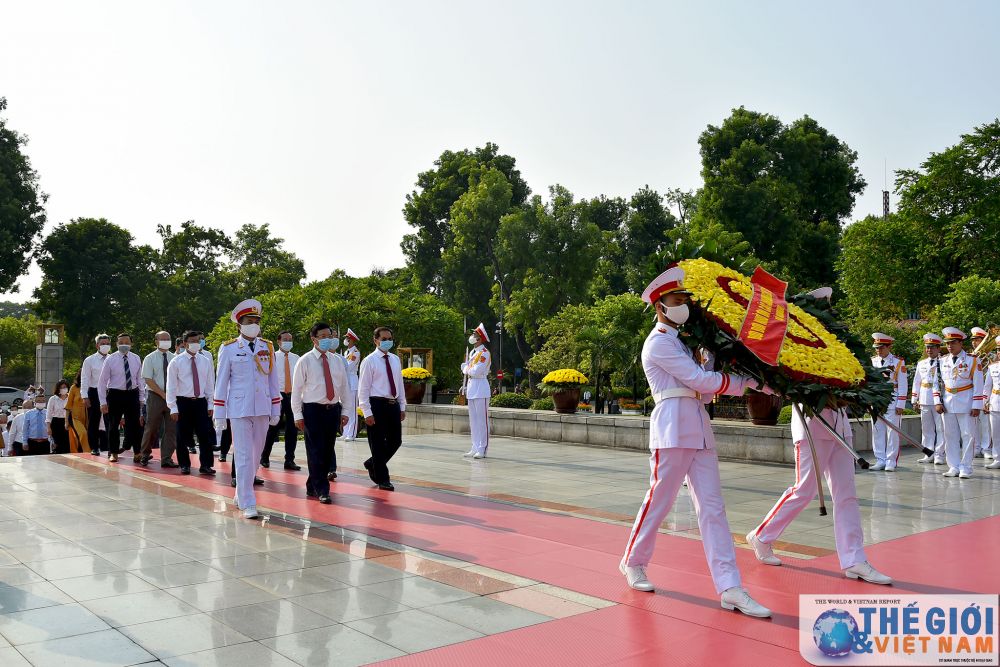 doan-lanh-dao-bo-ngoai-giao-vao-lang-vieng-chu-tich-ho-chi-minh-dip-quoc-khanh-29-10