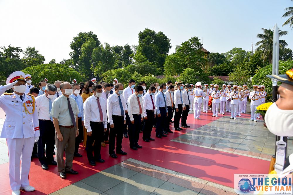 Đoàn Lãnh đạo Bộ Ngoại giao vào Lăng viếng Chủ tịch Hồ Chí Minh dịp Quốc khánh 2/9