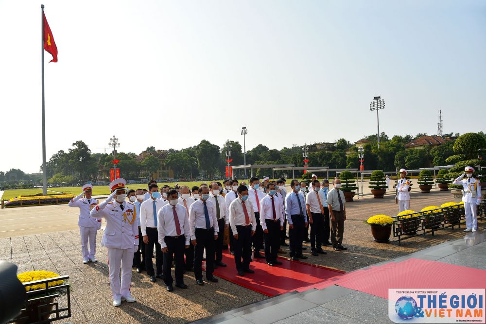 doan-lanh-dao-bo-ngoai-giao-vao-lang-vieng-chu-tich-ho-chi-minh-dip-quoc-khanh-29-5