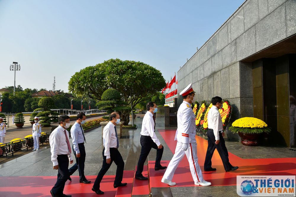 doan-lanh-dao-bo-ngoai-giao-vao-lang-vieng-chu-tich-ho-chi-minh-dip-quoc-khanh-29-7