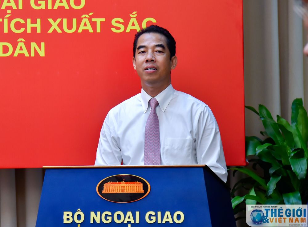 Trao Bằng khen của Thủ tướng và Bộ trưởng Ngoại giao trong công tác bảo hộ công dân trao-bang-khen-cua-thu-tuong-va-bo-truong-ngoai-giao-trong-cong-tac-bao-ho-cong-dan-1