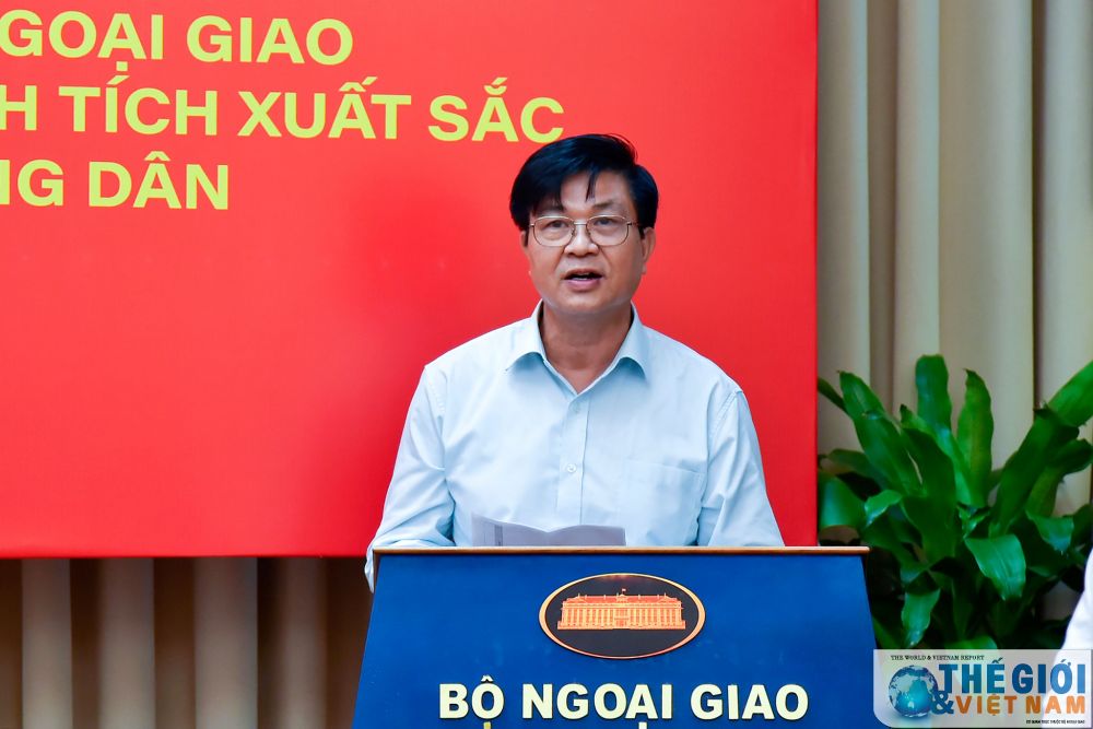 Trao Bằng khen của Thủ tướng và Bộ trưởng Ngoại giao trong công tác bảo hộ công dân trao-bang-khen-cua-thu-tuong-va-bo-truong-ngoai-giao-trong-cong-tac-bao-ho-cong-dan-5