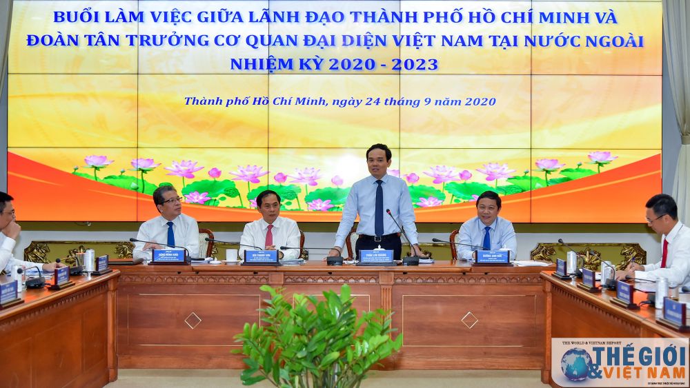 doan truong co quan dai dien viet nam o nuoc ngoai nhiem ky 2020 2023 lam viec voi lanh dao tp ho chi minh