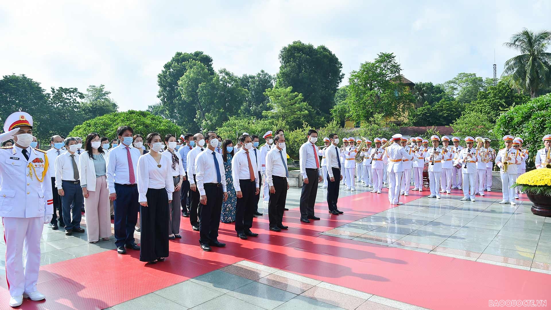 Đoàn Bộ Ngoại giao vào Lăng viếng Chủ tịch Hồ Chí Minh dịp Quốc khánh 2/9