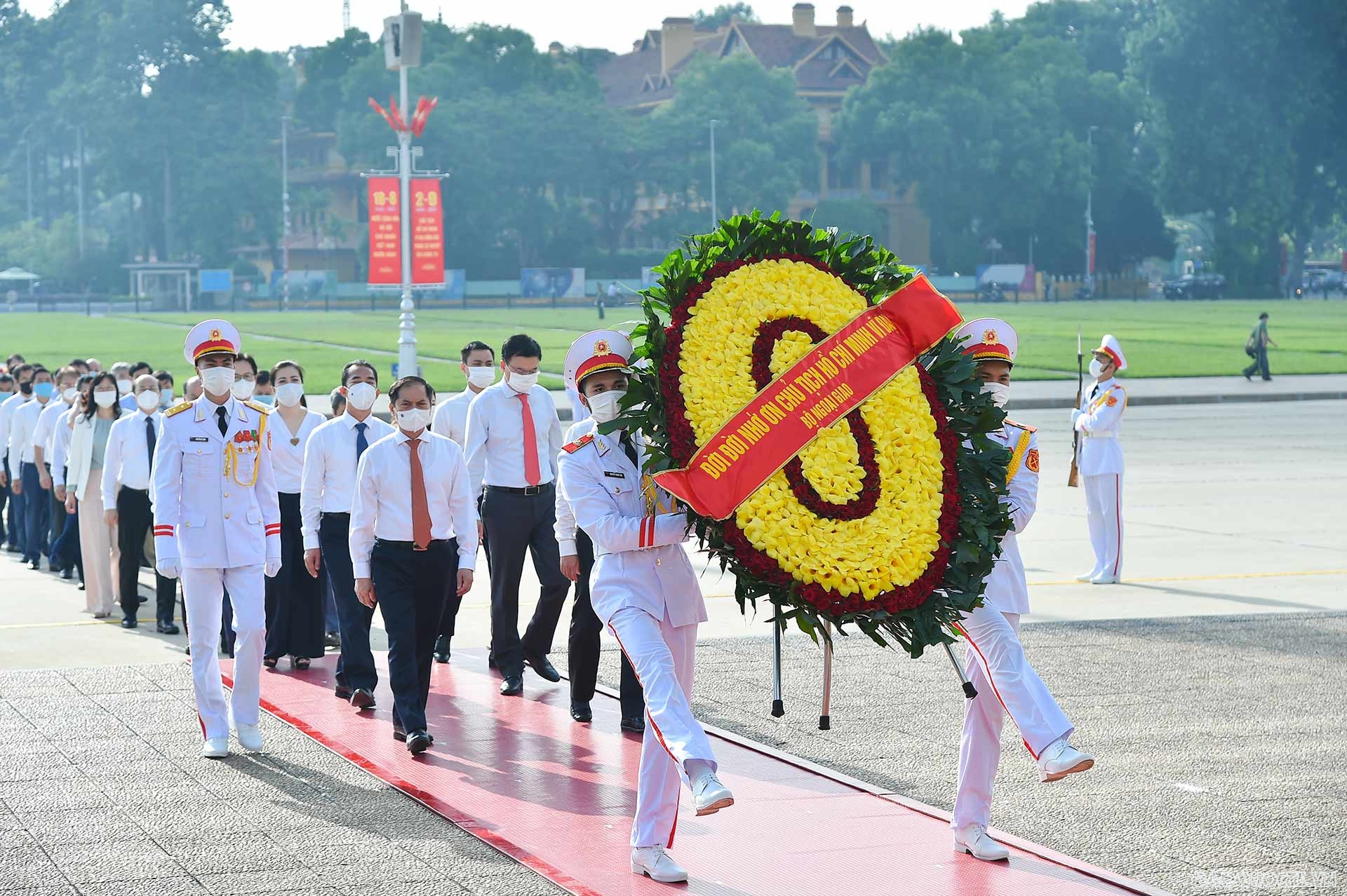 Đoàn Bộ Ngoại giao vào Lăng viếng Chủ tịch Hồ Chí Minh dịp Quốc khánh 2/9