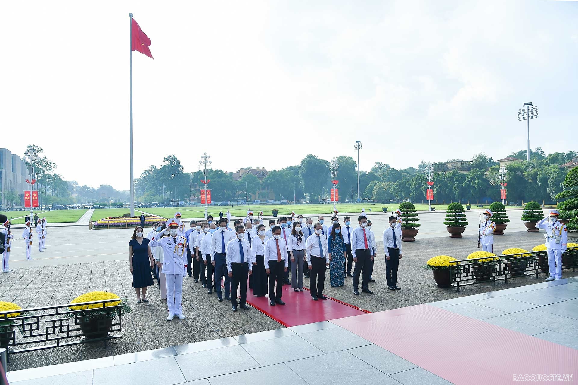 Đoàn Bộ Ngoại giao vào Lăng viếng Chủ tịch Hồ Chí Minh dịp Quốc khánh 2/9