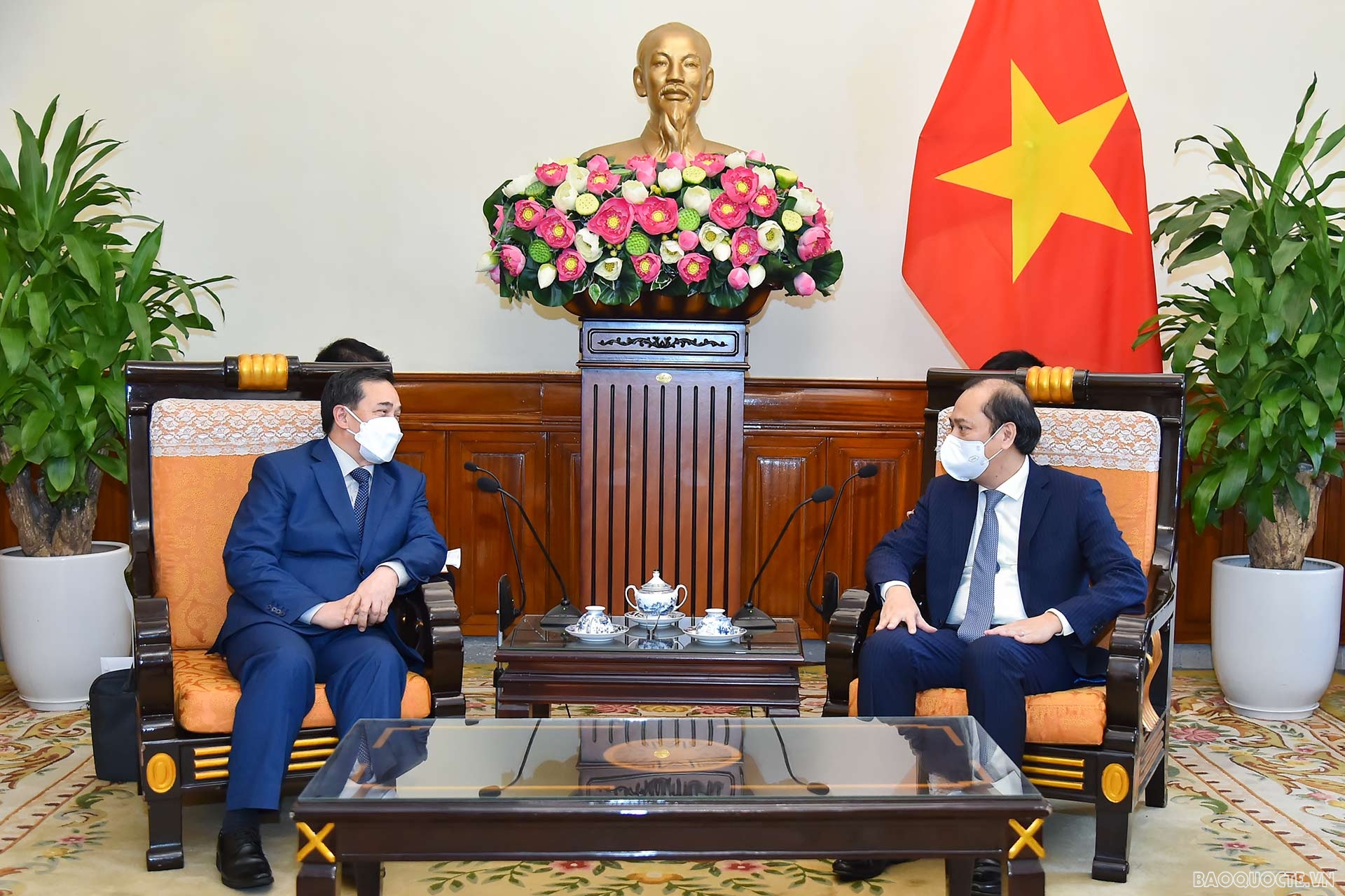 Thứ trưởng Nguyễn Quốc Dũng tiếp Đại sứ Lào chúc mừng nhân dịp Quốc khánh 2/9