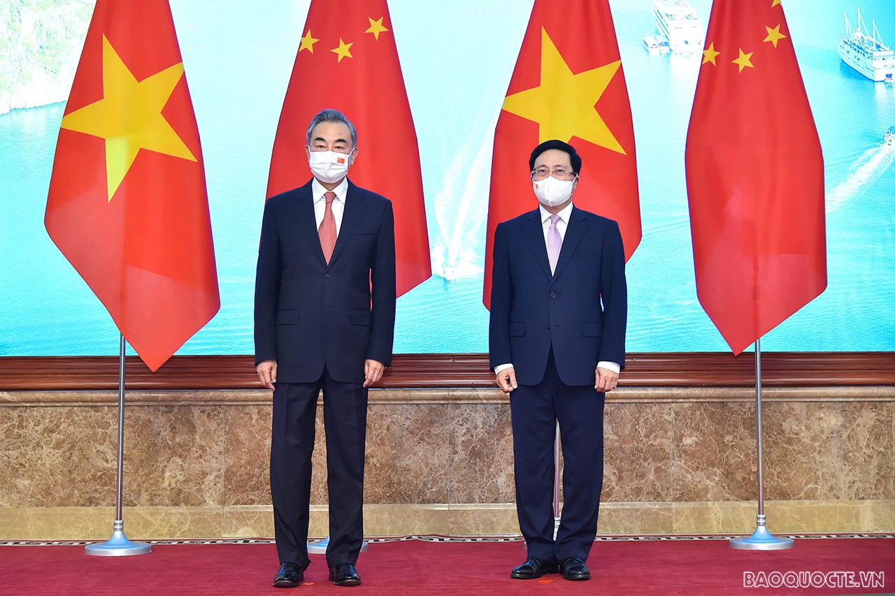Trong chuyến thăm, Ủy viên Quốc vụ, Bộ trưởng Ngoại giao Trung Quốc Vương Nghị cùng Phó Thủ tướng Thường trực Phạm Bình Minh đồng chủ trì Phiên họp lần thứ 13 của Ủy ban Chỉ đạo hợp tác song phương Việt Nam-Trung Quốc.