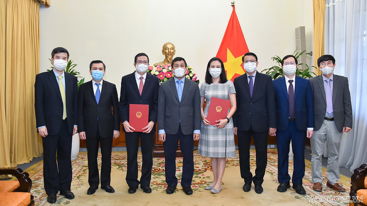 Thay mặt bà Nguyễn Thị Minh Nguyệt, ông Phạm Thanh Bình chân thành cảm ơn sự tin tưởng của Bộ trưởng và tập thể Lãnh đạo Bộ đối với các cán bộ được điều động, bổ nhiệm lần này; khẳng định sẽ nỗ lực hết sức mình, phát huy năng lực để hoàn thành tốt nhiệm vụ được Bộ trưởng và tập thể Lãnh đạo Bộ giao phó.