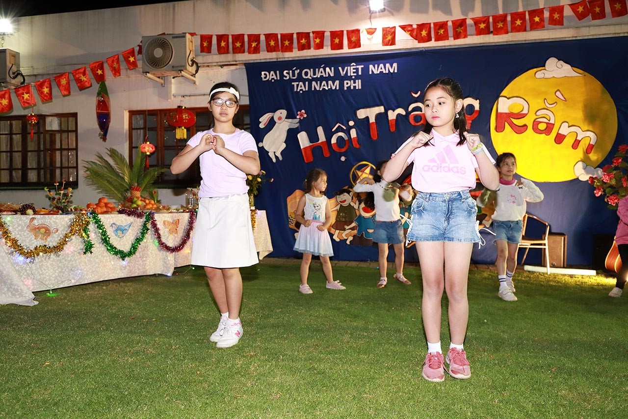 Vui Tết Trung thu tại Nam Phi