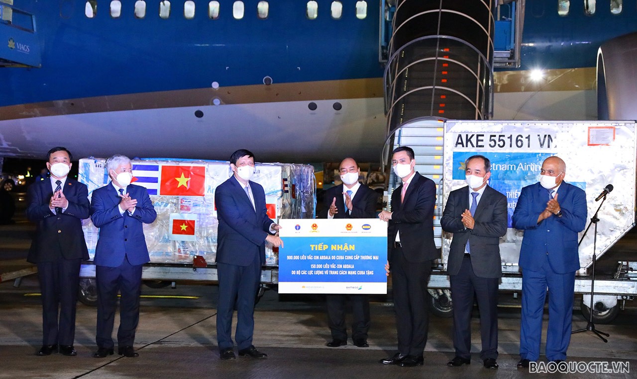 Thành công đặc biệt trong chuyến thăm chính thức Cộng hòa Cuba lần này của Chủ tịch nước Nguyễn Xuân Phúc là việc hai nước đã đàm phán, thống nhất việc Việt Nam sẽ mua 10 triệu liều vaccine ngừa Covid-19 của Cuba. Đây là một kết quả đặc biệt, khẳng định m