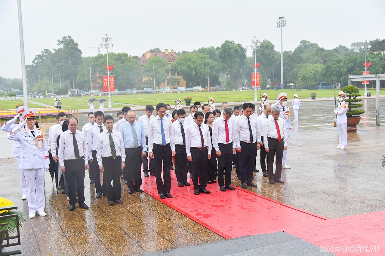 Tư tưởng và sự nghiệp của Người là tài sản vô giá, ngọn đuốc soi đường cho dân tộc ta vững bước đi tới tương lai.