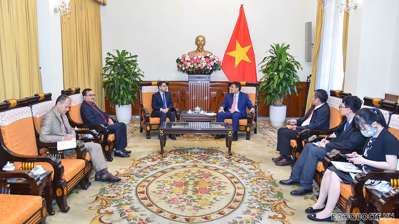 Thứ trưởng Thường trực Nguyễn Minh Vũ tiếp Đại sứ Ấn Độ Pranay Verma chào từ biệt Thứ trưởng Thường trực Nguyễn Minh Vũ tiếp Đại sứ Ấn Độ Pranay Verma chào từ biệt