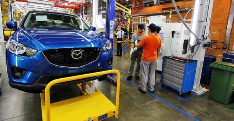 Sau Toyota, đến Mazda rút khỏi nhà máy sản xuất xe ở Nga