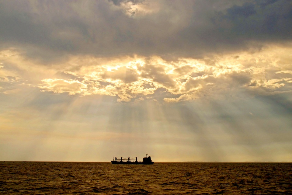 trung bay anh chup truong sa tai duc