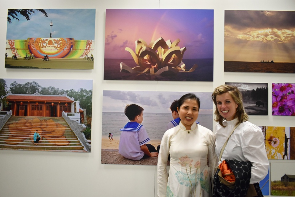 trung bay anh chup truong sa tai duc