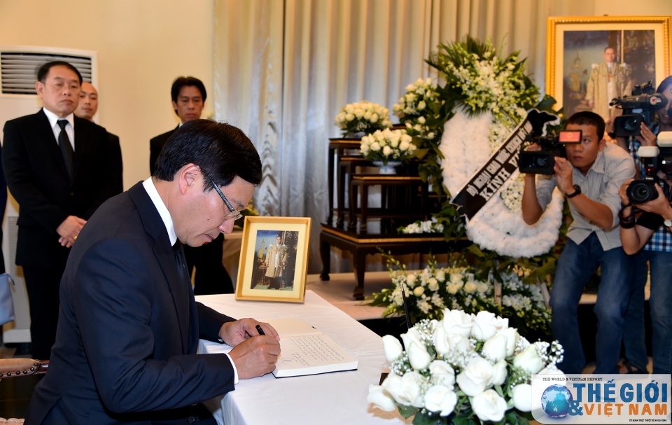 pho thu tuong pham binh minh vieng nha vua thai lan bhumibol adulyadej