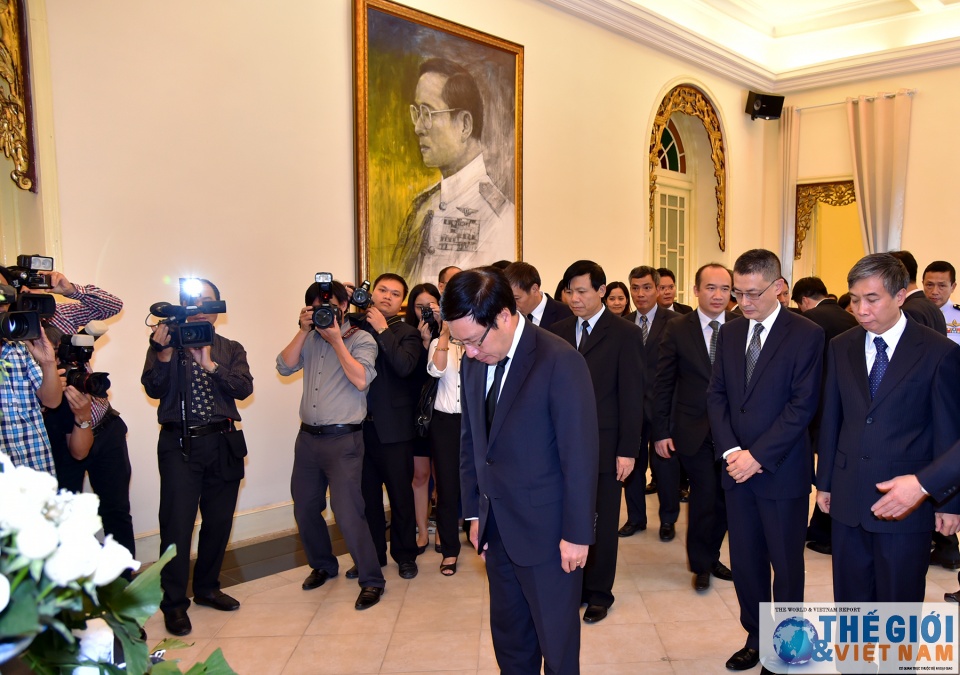 pho thu tuong pham binh minh vieng nha vua thai lan bhumibol adulyadej