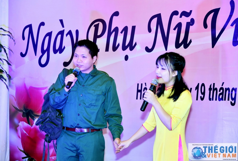 chuc mung nhung doa hoa cua nganh ngoai giao