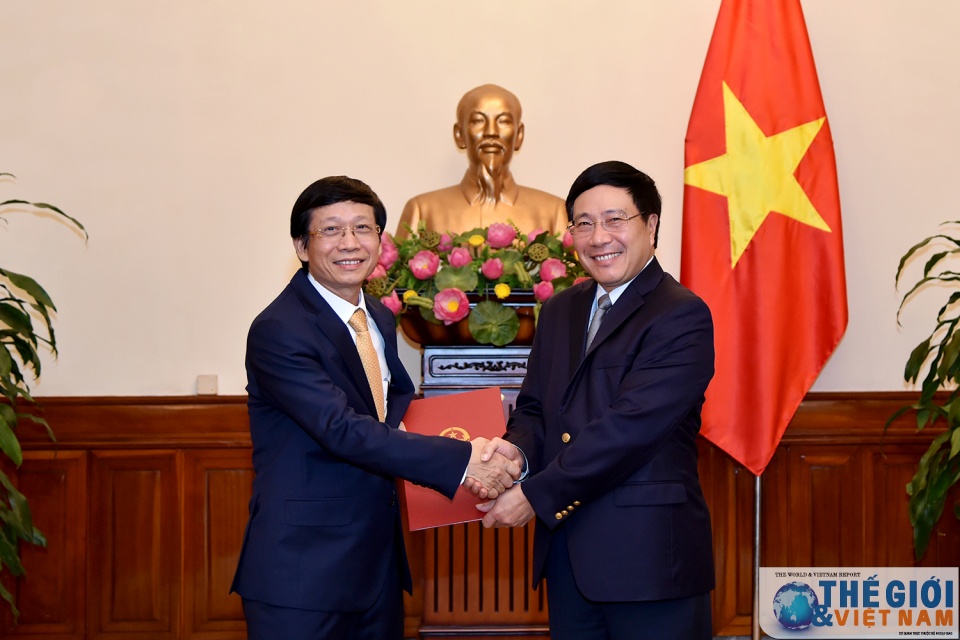 bo ngoai giao trao quyet dinh bo nhiem va dieu dong can bo nganh