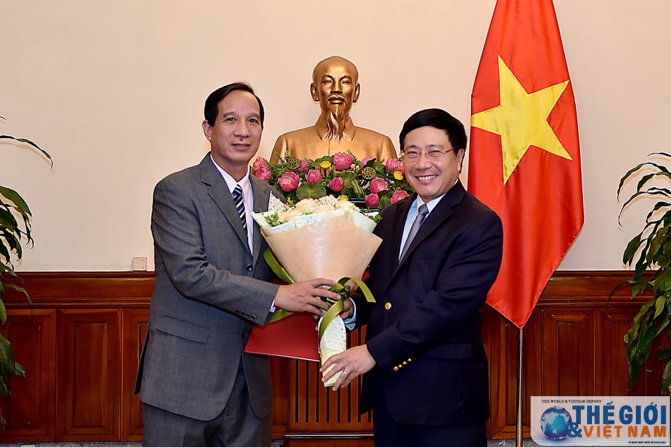 bo ngoai giao trao quyet dinh bo nhiem va dieu dong can bo nganh