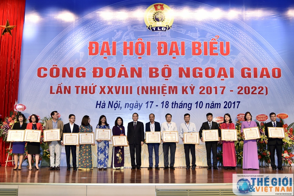 Xứng đáng là người đại diện cho cán bộ, công chức ngành Ngoại giao xung dang la nguoi dai dien cho can bo cong chuc nganh ngoai giao