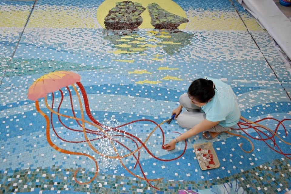 Gắn gốm nghệ thuật Nhà Gương trong Công viên Thống Nhất tin nhap 20171027113130