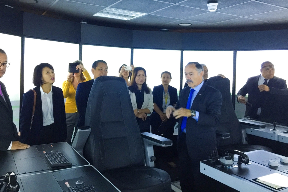 cac dai su asean tai ha lan tham lam viec tap doan simwave