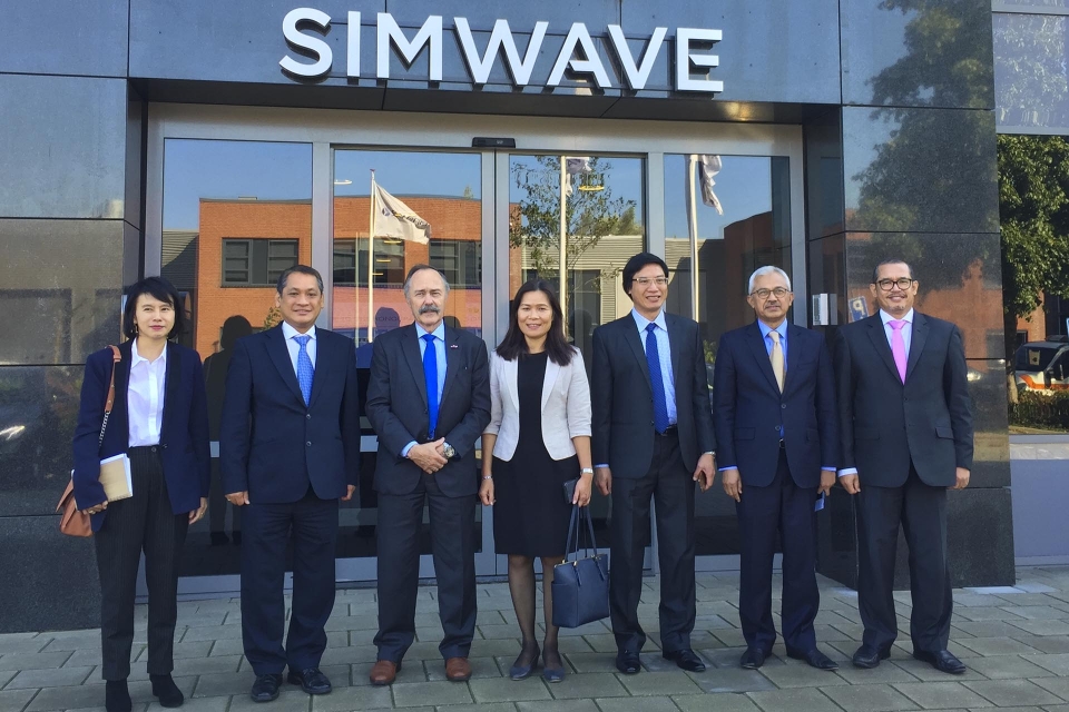 cac dai su asean tai ha lan tham lam viec tap doan simwave