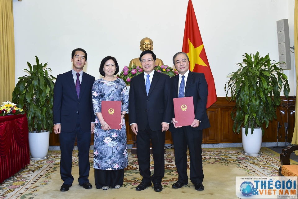 Bộ Ngoại giao trao quyết định bổ nhiệm 02 Tổng Lãnh sự tin nhap 20181016183936