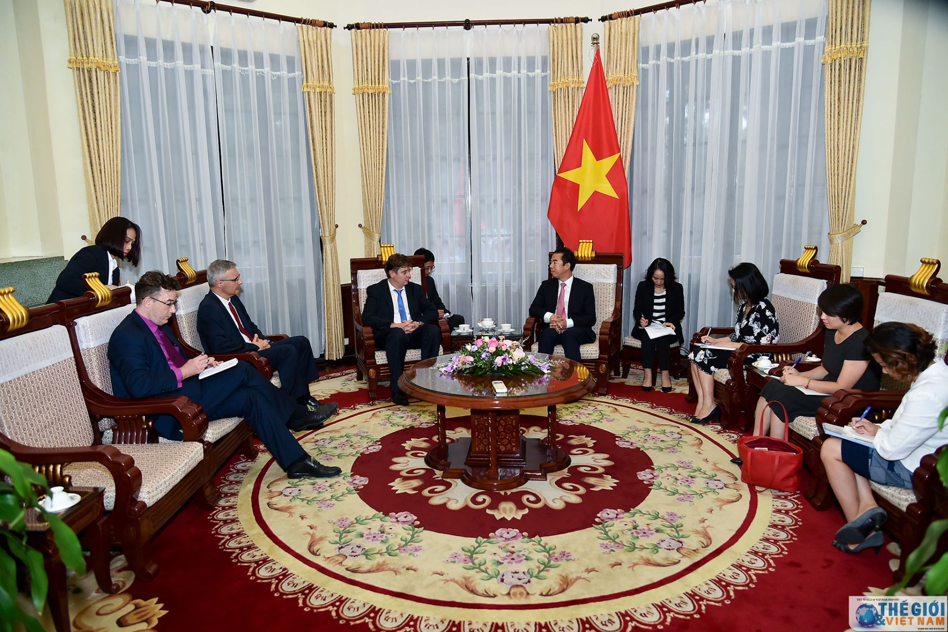 thu truong ngoai giao to anh dung tiep dai su phu trach ky thuat so cua bo ngoai giao phap