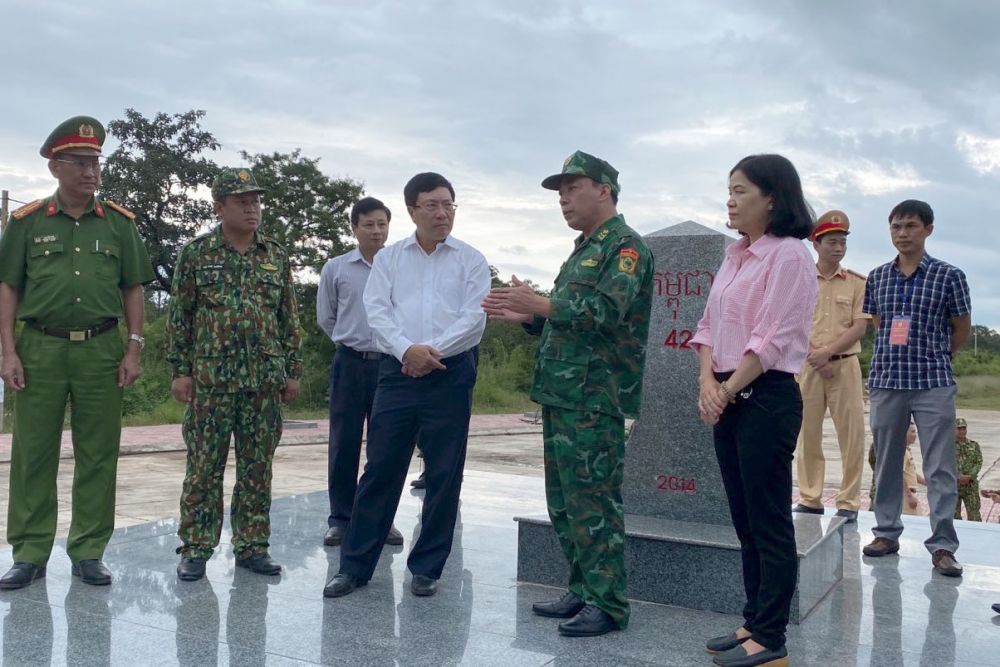 Phó Thủ tướng Phạm Bình Minh: Xây dựng Đắk Lắk là trung tâm của vùng Tây Nguyên Phó Thủ tướng Phạm Bình Minh kiểm tra tình hình biên giới Cửa khẩu Đắk Ruê, tỉnh Đắk Lắk
