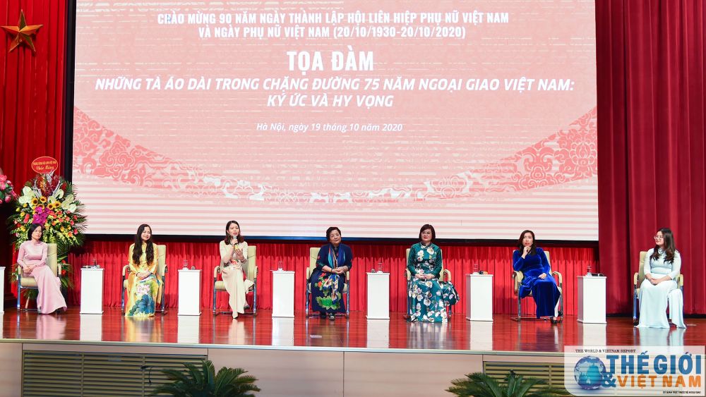 Nhà ngoại giao nữ - Duyên nghề và chuyện nghiệp