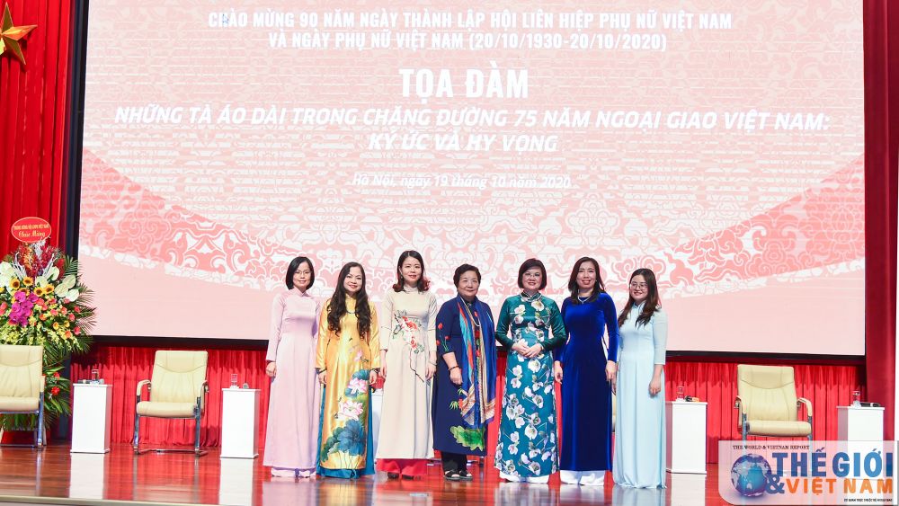 nha ngoai giao nu duyen nghe va chuyen nghiep