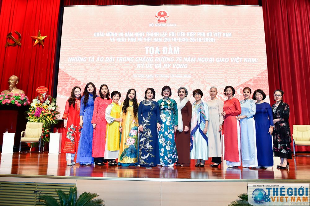 Toàn cảnh Lễ kỷ niệm 90 năm ngày Phụ nữ Việt Nam của Bộ Ngoại giao