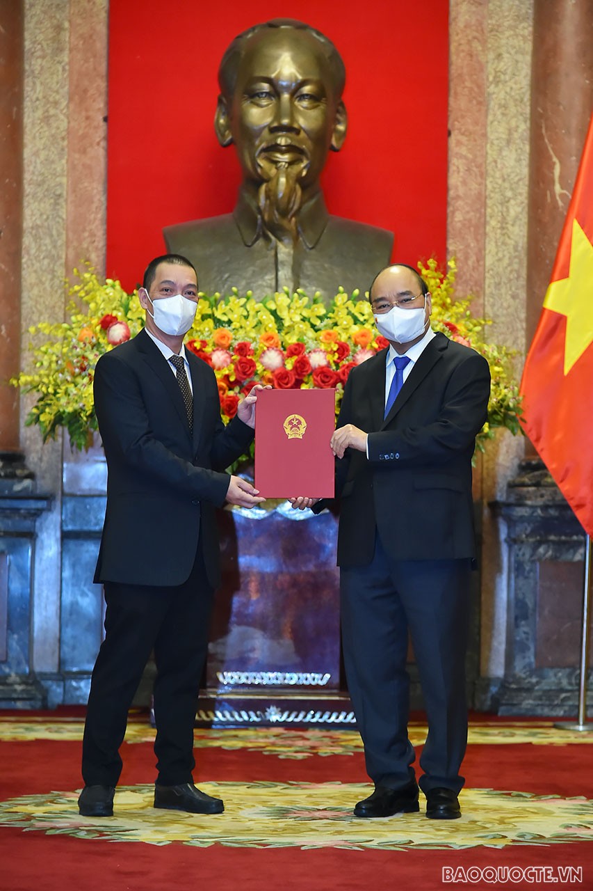 Toàn cảnh lễ trao quyết định bổ nhiệm Đại sứ Việt Nam tại nước ngoài nhiệm kỳ 2021-2024 lần thứ nhất qua ảnh