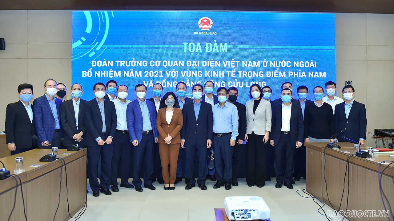 Đoàn Trưởng Cơ quan đại diện Việt Nam ở nước ngoài tọa đàm với các địa phương vùng kinh tế trọng điểm phía Nam