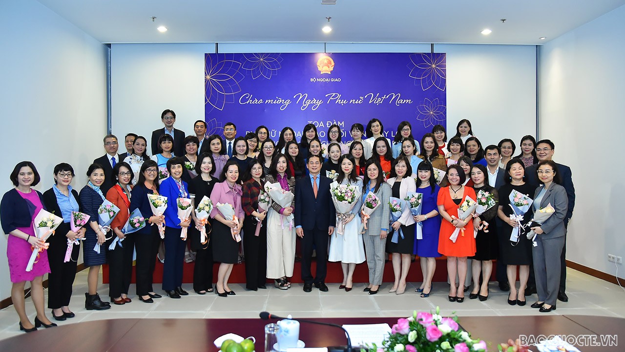 Bộ Ngoại giao tưng bừng kỷ niệm Ngày Phụ nữ Việt Nam 20/10