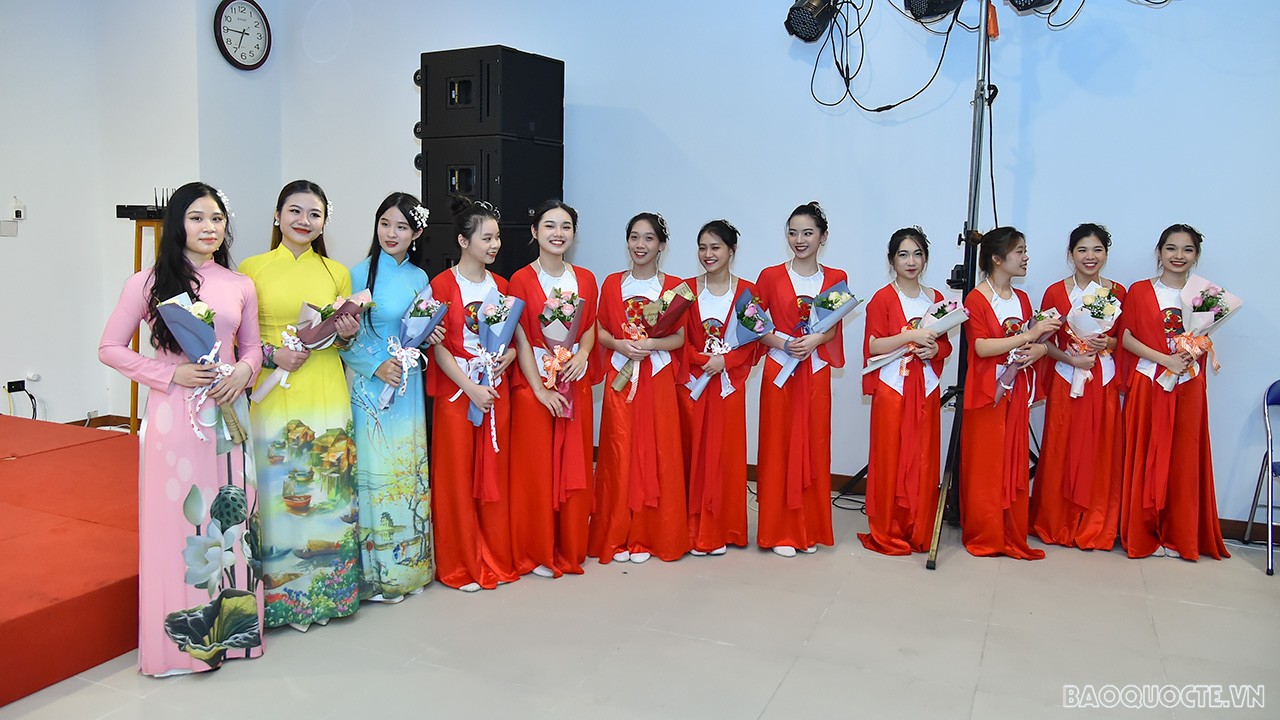 Toàn cảnh Lễ kỷ niệm Ngày Phụ nữ Việt Nam 20/10 của Bộ Ngoại giao qua ảnh