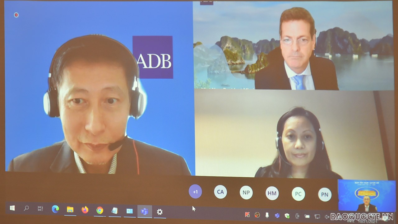 Ngày 21/10/2021, Thứ trưởng Ngoại giao Vũ Quang Minh làm việc trực tuyến với ADB. (Ảnh: Tuấn Anh) ADB khuyến nghị Việt Nam chú trọng kích cầu du lịch nội địa