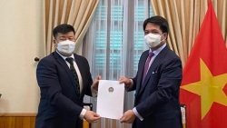Cục trưởng Cục Lễ tân Nhà nước tiếp Đại sứ Mông Cổ trao bản sao Ủy nhiệm thư