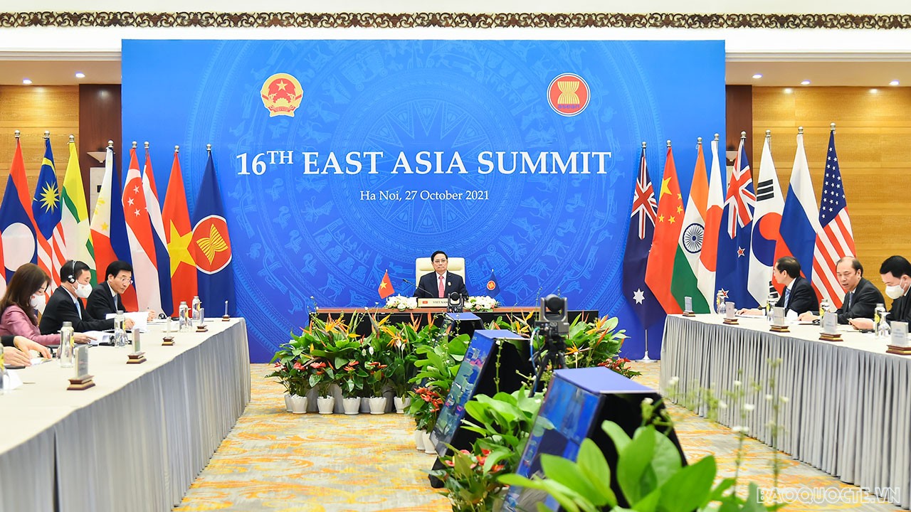 Tối ngày 27/10, Thủ tướng Chính phủ Phạm Minh Chính đã tham dự Hội nghị Cấp cao Đông Á (EAS) lần thứ 16, cùng Lãnh đạo các nước ASEAN và các Đối tác gồm Trung Quốc, Nhật Bản, Hàn Quốc, Australia, New Zealand, Ấn Độ, Nga, Hoa Kỳ và Tổng Thư ký ASEAN. (Ảnh: