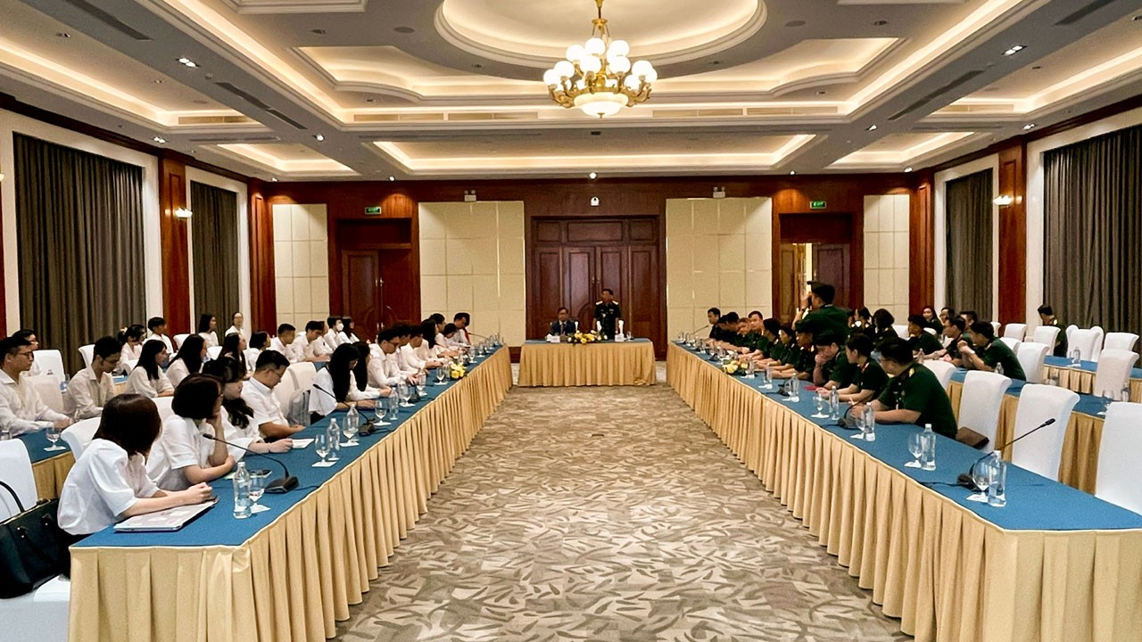 các cán bộ mới được tuyển dụng khóa bồi dưỡng tiền công vụ năm 2022 của Bộ Ngoại giao thăm Cục Đối ngoại, Bộ Quốc phòng. các cán bộ mới được tuyển dụng khóa bồi dưỡng tiền công vụ năm 2022 của Bộ Ngoại giao thăm Cục Đối ngoại, Bộ Quốc phòng.