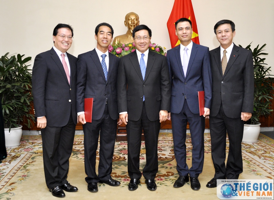 bo ngoa i giao trao quye t di nh bo nhie m 2 vu truong