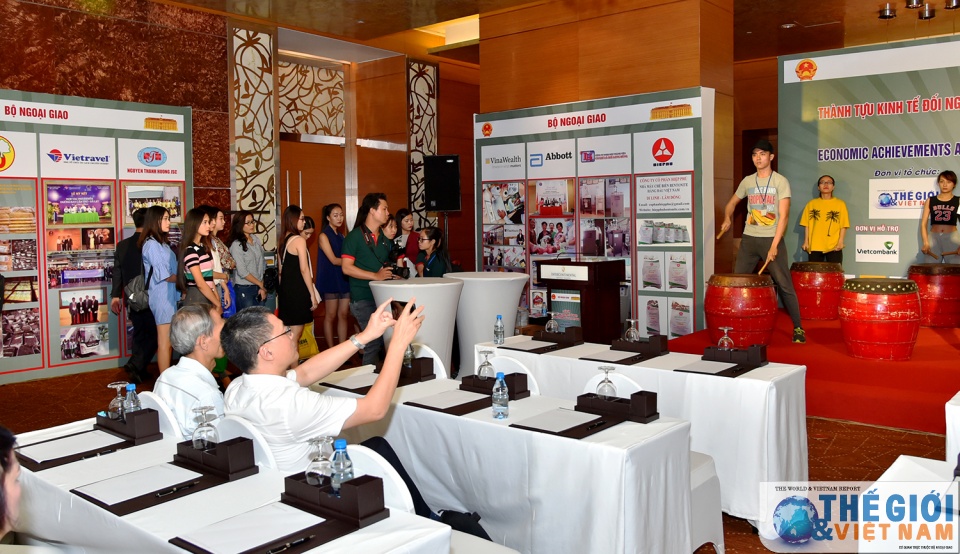 viet nam ra khoi thuan buom xuoi gio