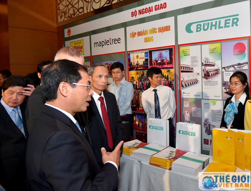 khai mac trien lam thanh tuu kinh te doi ngoai va moi truong dau tu tai viet nam