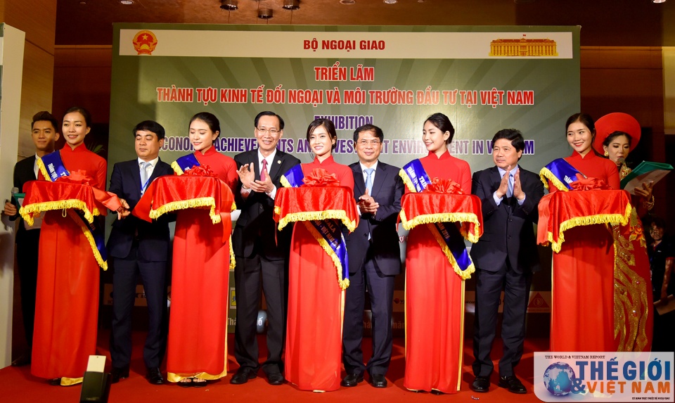 khai mac trien lam thanh tuu kinh te doi ngoai va moi truong dau tu tai viet nam